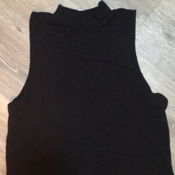 Black Sleeveless Ribbed Bodysuit - Picture 4 of 6
